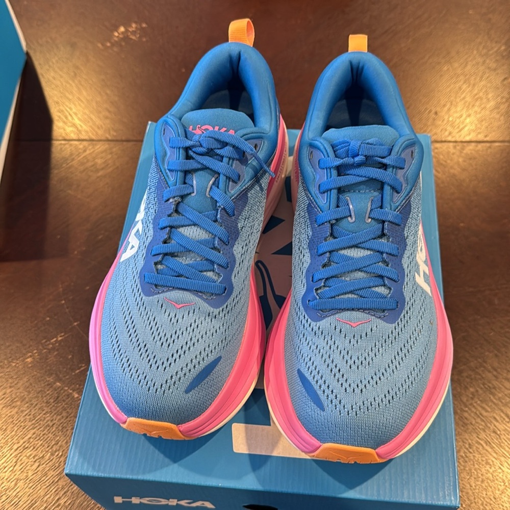 NWT Women’s Bondi 8 size 8, never worn!! 💙🩷🧡